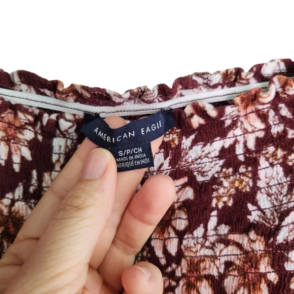 American Eagle Ruched Flutter Hem Off / On Shoulder Flowy Puff Sleeve Floral Top - Picture 7 of 9